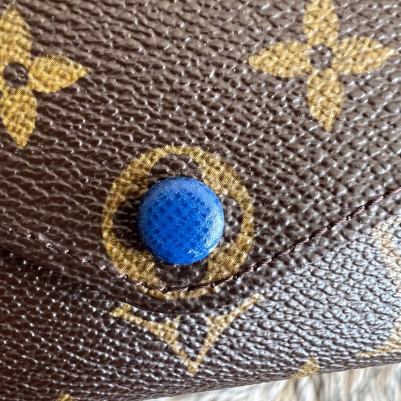 Sarah Louis Vuitton wallet. - Picture 5 of 8